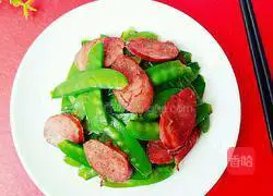 Illustration of how to make fried snow peas with sausage 8