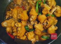 Illustration of braised soybeans and pig trotters 14