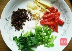 Illustration of how to make spicy boiled fish 8