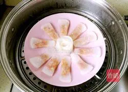 Illustration of how to make crystal radish rolls 9