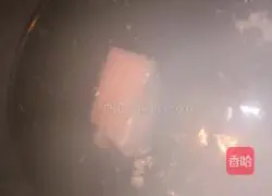 Illustration of how to cook twice-cooked pork with green onions 2