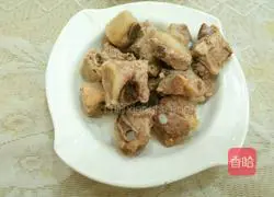 Illustration of how to cook pork ribs with colored peppers and potatoes 6