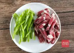 Illustration of how to make fried meat with crab-flavored mushrooms 3