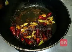 Illustration of how to make spicy red oil bullfrog 8