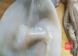 Illustration of how to make fried squid with celery 2