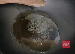 Illustration of how to stir-fry pork liver with garlic sprouts 7