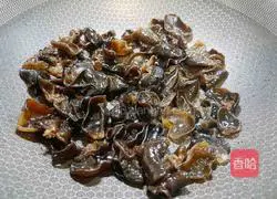 Low fat and low calorie ~ Illustration of how to make scrambled eggs with cucumber and fungus 8