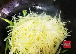 Illustration of how to make stir-fried shredded potatoes 12