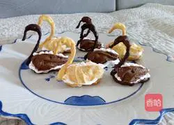 Illustration of how to make two-color swan puffs 14