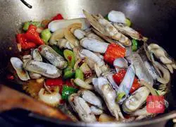 Illustration of how to stir-fry razor clams 8