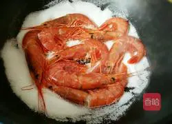 Illustration of salt-baked shrimp 3