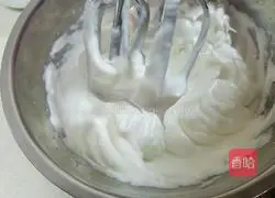 Illustration of how to make raisin cream cake roll 7