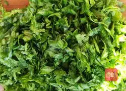 Illustration of how to make shrimp and coriander balls 1