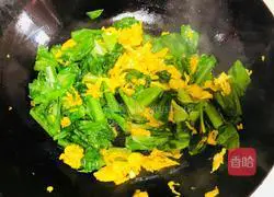 Illustration of how to make light and delicious lettuce and scrambled eggs 4