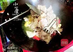 Illustration of how to make beef dandan noodles hot pot 3