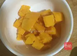 Illustration of how to make dragon fruit yogurt mousse cake 13