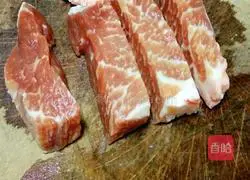 Illustration of how to make pineapple sweet and sour meat 2