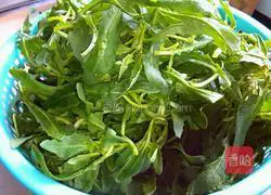 Illustration of how to make shepherd's purse dumplings 1