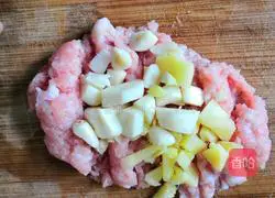 Illustration of how to make minced pumpkin shreds 3