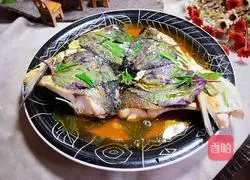 Illustration of how to make steamed fish head with perilla 15