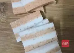 Illustration of making two-color pig skin jelly 11