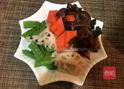 Illustration of how to make lotus pond stir-fry 2