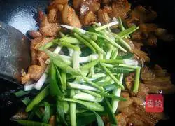 Illustration of how to make salt-fried pork 8