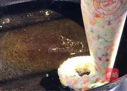 Illustration of how to make colorful shrimp rings 11