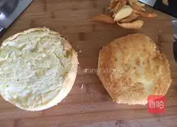 Illustration of how to make dragon fruit yogurt mousse cake 1