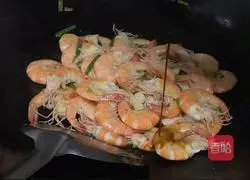 Illustration of how to make stir-fried shrimp with onion 8