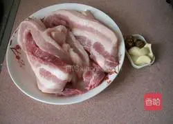 Illustration of how to make raw stir-fried twice-cooked pork 1