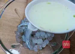 Illustration of how to make almond shrimp balls 6