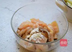 Illustration of how to cook chicken tenders in oyster sauce with fried onions 2