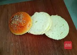 Illustration of how to make three-layer beef burgers 1