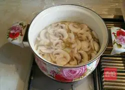 Simple and quick cream of mushroom soup recipe 3