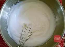 Illustration of how to make raisin cream cake roll 10