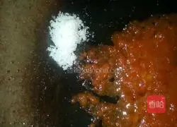 Illustration of how to make poached eggs with tomato sauce 9