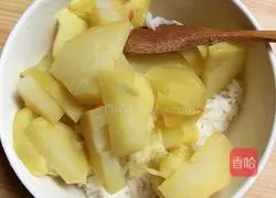 Illustration of how to make bacon, potato and rice pizza 5