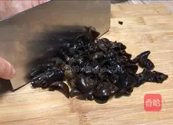 Illustration of how to make shrimp, fungus and millet porridge 3