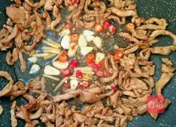 Illustration of how to make mushroom shredded pork 4