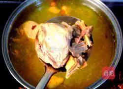 Illustration of how to make hand-shredded red oil spicy pork shreds 3