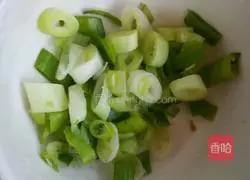 Illustration of how to make fried eggs with hot pepper 3