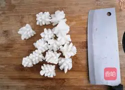 Illustration of how to make double pepper cuttlefish flowers 4