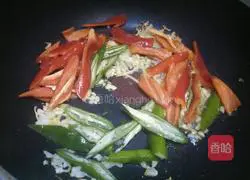 Illustration of how to make fried squid with double peppers and green onions 10