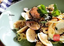 Illustration of how to make white wine clam pasta 8