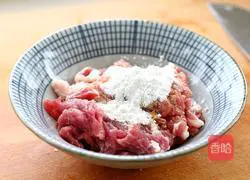 Illustration of how to make fried meat with garlic moss 2