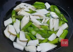 Asparagus and Shrimp Recipe Illustration 2