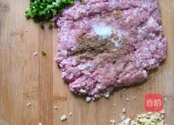 Illustration of how to stuff pork with pepper 3