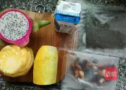 Illustration of how to make vegetable and fruit yogurt salad 1