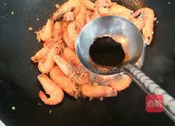 Illustration of how to make finger-sucking garlic and ginger prawns 14